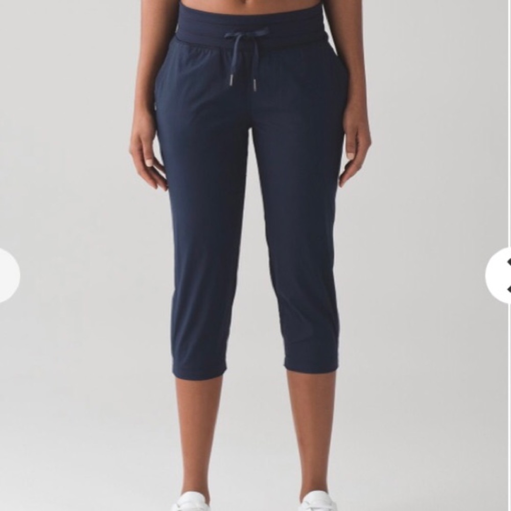 Lululemon Dance Studio Crop (Unlined 20")
Inkwell